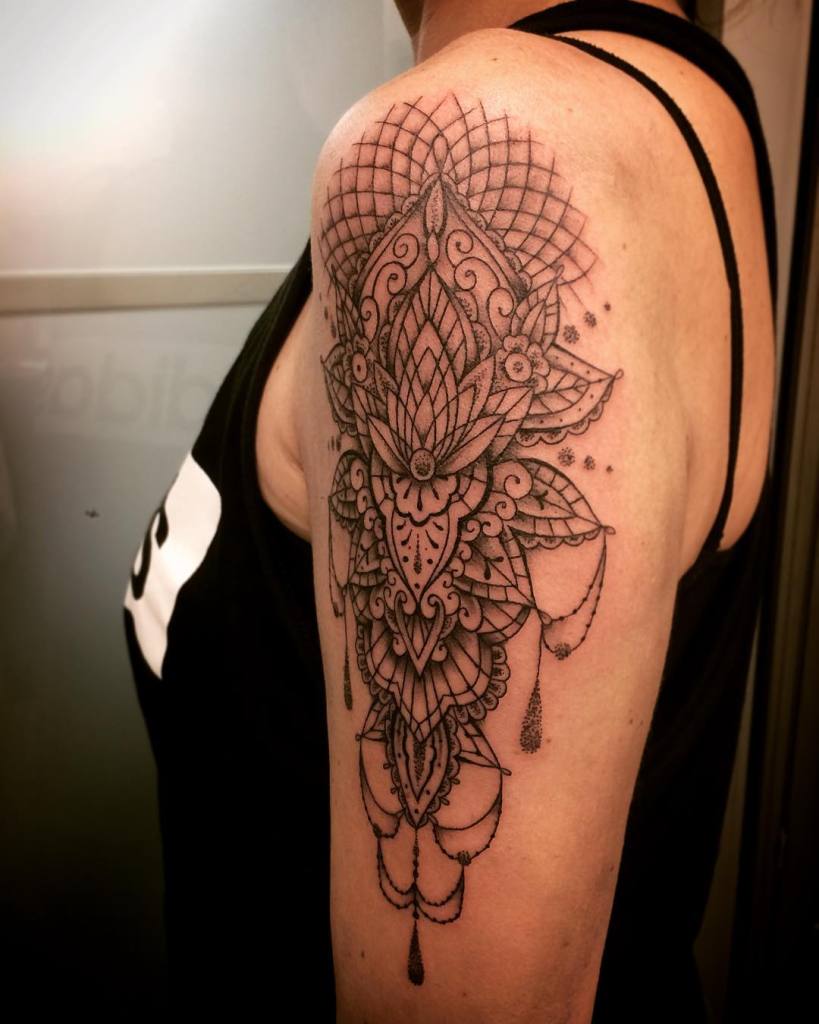 Casal italiano faz sucesso no Instagram com tattoos charmosas e sensuais