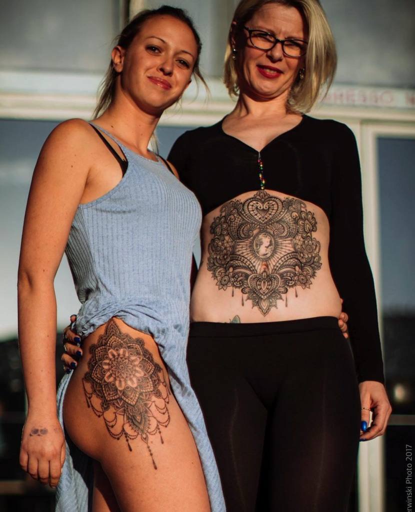 Casal italiano faz sucesso no Instagram com tattoos charmosas e sensuais