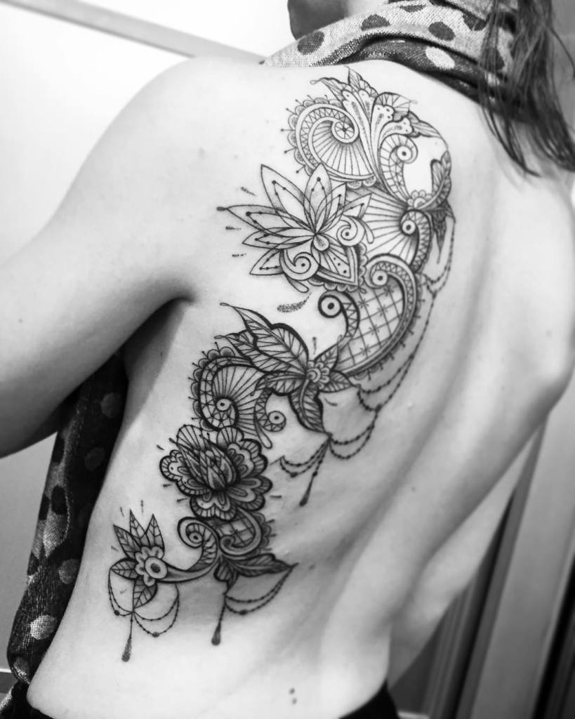 Casal italiano faz sucesso no Instagram com tattoos charmosas e sensuais