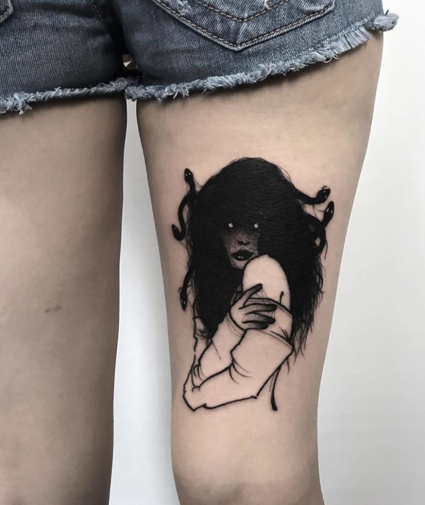 SEWP é um artista de Toronto, no Canadá, que cria tatuagens incríveis. Seus desenhos mais famosos são de mulheres sem rosto, com um quê de erotismo e um tanto assustadoras