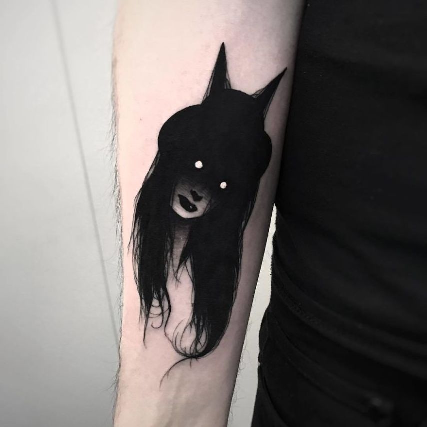 SEWP é um artista de Toronto, no Canadá, que cria tatuagens incríveis. Seus desenhos mais famosos são de mulheres sem rosto, com um quê de erotismo e um tanto assustadoras