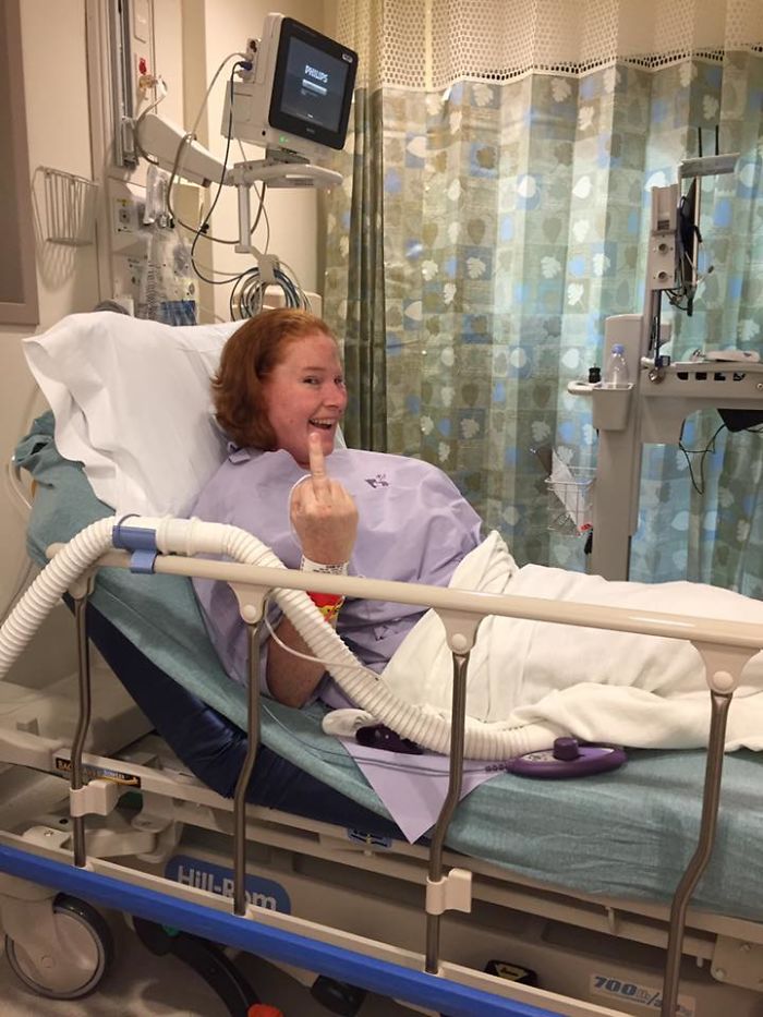 Bethany Gambardella-Greenway, 39 anos, é mãe de duas filhas e está em uma missão de alertar pessoas para a realidade do câncer de pele e tem documentado com uma foto por dia sua batalha contra um melanoma na pele