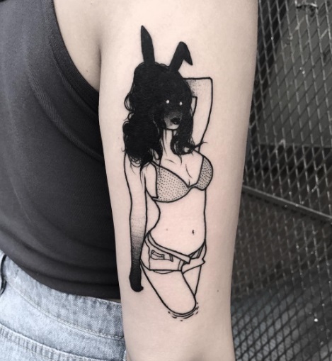 SEWP é um artista de Toronto, no Canadá, que cria tatuagens incríveis. Seus desenhos mais famosos são de mulheres sem rosto, com um quê de erotismo e um tanto assustadoras