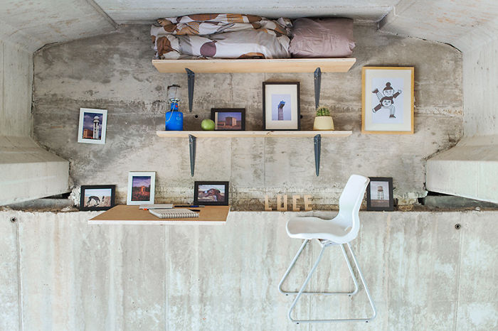 O designer de mobiliário Fernando Abellanas construiu um estúdio sob uma ponte de Valência, na Espanha