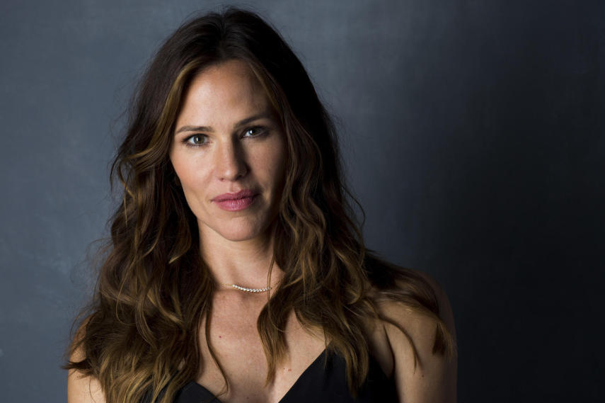  Jennifer sabe tocar saxofone 