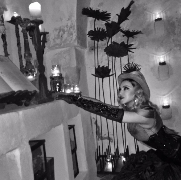 A rainha do pop fez 59 anos e compartilhou alguns cliques de sua festa no Instagram.