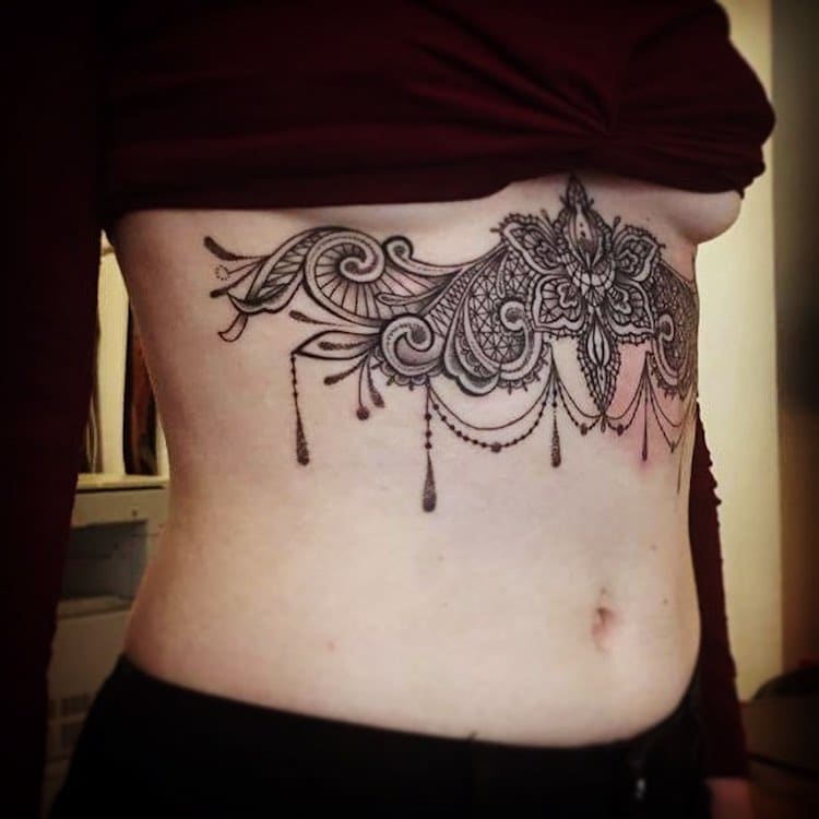 Casal italiano faz sucesso no Instagram com tattoos charmosas e sensuais