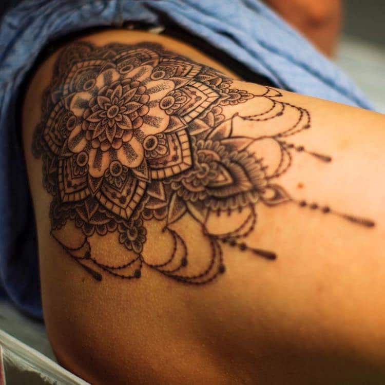 Casal italiano faz sucesso no Instagram com tattoos charmosas e sensuais