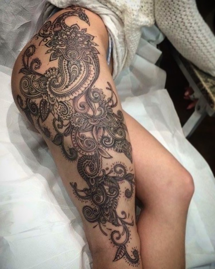 Casal italiano faz sucesso no Instagram com tattoos charmosas e sensuais