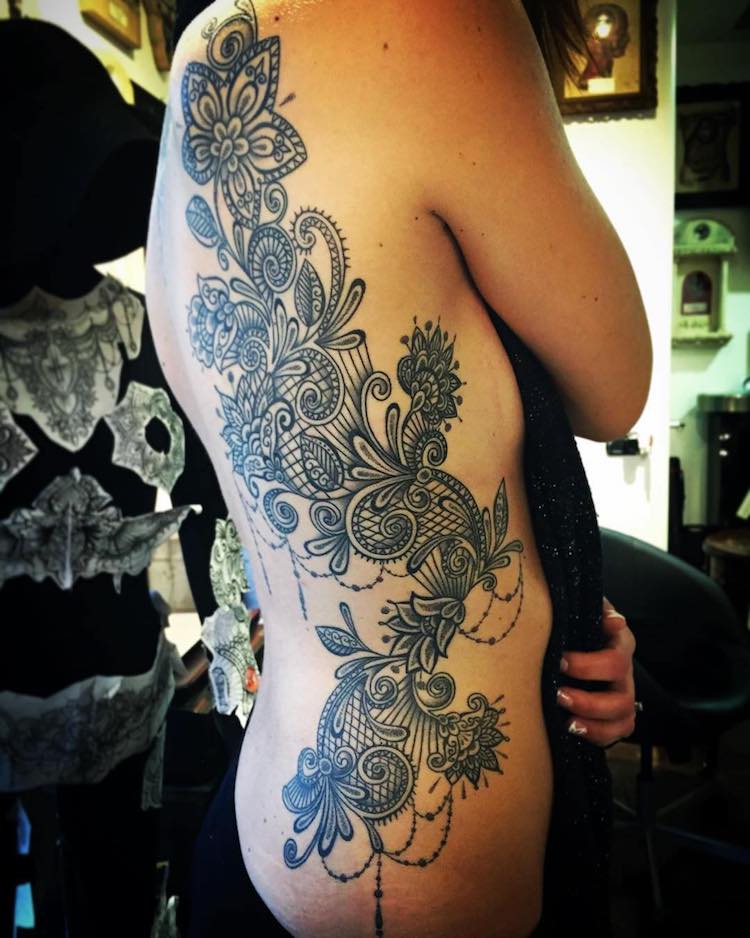 Casal italiano faz sucesso no Instagram com tattoos charmosas e sensuais