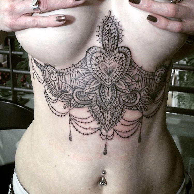 Casal italiano faz sucesso no Instagram com tattoos charmosas e sensuais