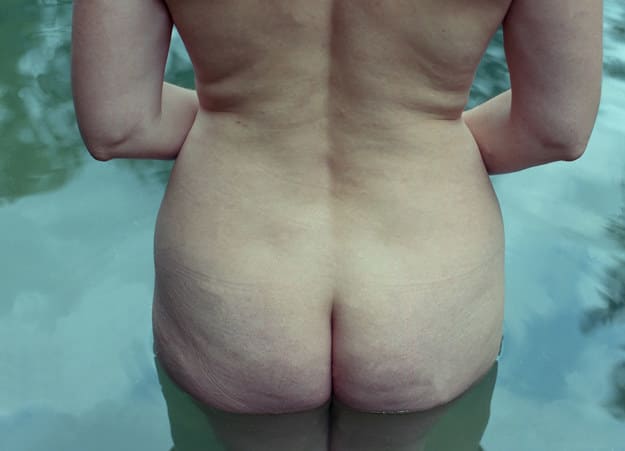 Artistas querem resgatar autoestima e confiança femininas com retratos poéticos e imperfeitos de bundas 