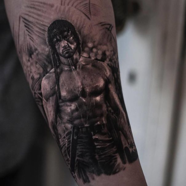 Inal Berserk é um tatuador belga que faz tattoos realistas