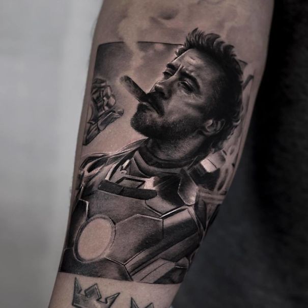 Inal Berserk é um tatuador belga que faz tattoos realistas