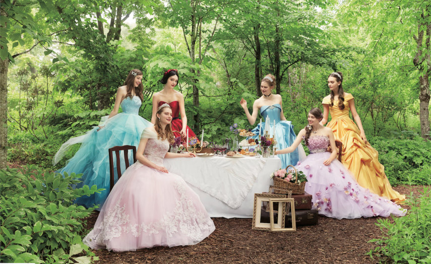A marca japonesa de vestidos de noiva Kuraudia Co. se juntou com a Disney para criar uma coleção colorida para noivas se parecerem com suas princesas preferidas