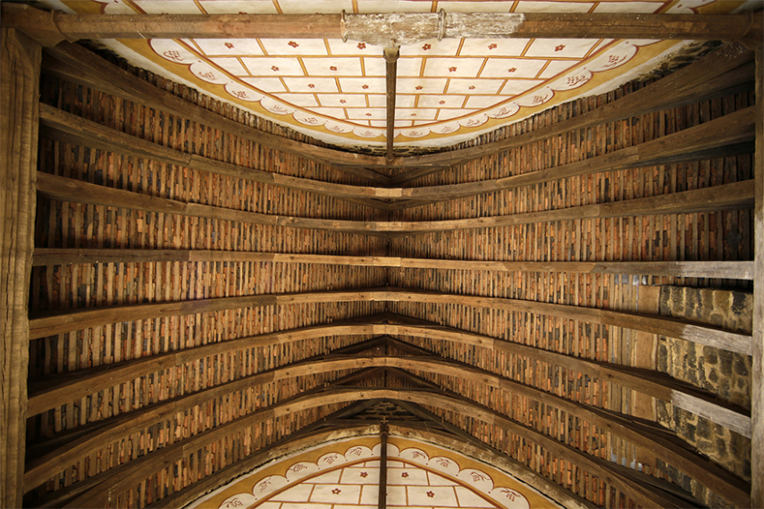 O Castelo de Guedelon na Borgonha, na França, é um projeto único onde voluntários e pesquisadores estão construindo um autêntico castelo do século 13, usando apenas técnicas e materiais disponíveis na época. O projeto começou em 1997 e deve terminar em 2023