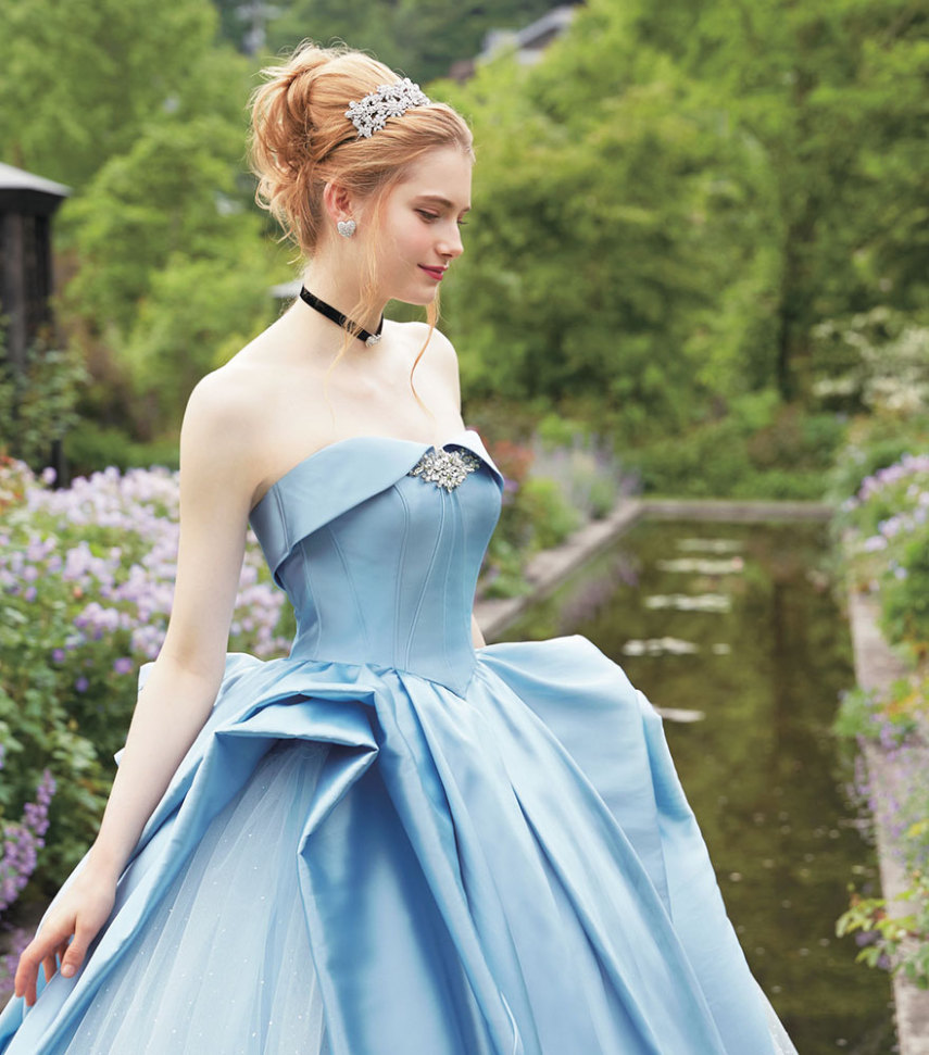 A marca japonesa de vestidos de noiva Kuraudia Co. se juntou com a Disney para criar uma coleção colorida para noivas se parecerem com suas princesas preferidas