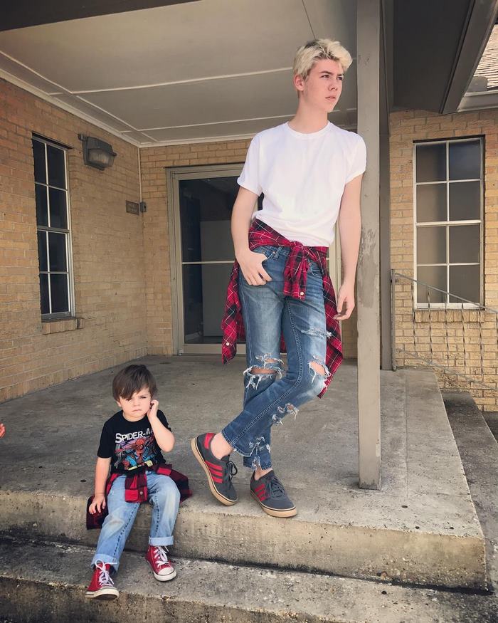 O fotógrafo Eagan Tilghman, de 17 anos, decidiu fazer um ensaio diferente com seu fofo irmão Louie, de apenas 3 anos. Para isso, se baseou em It, obra de Stephen King