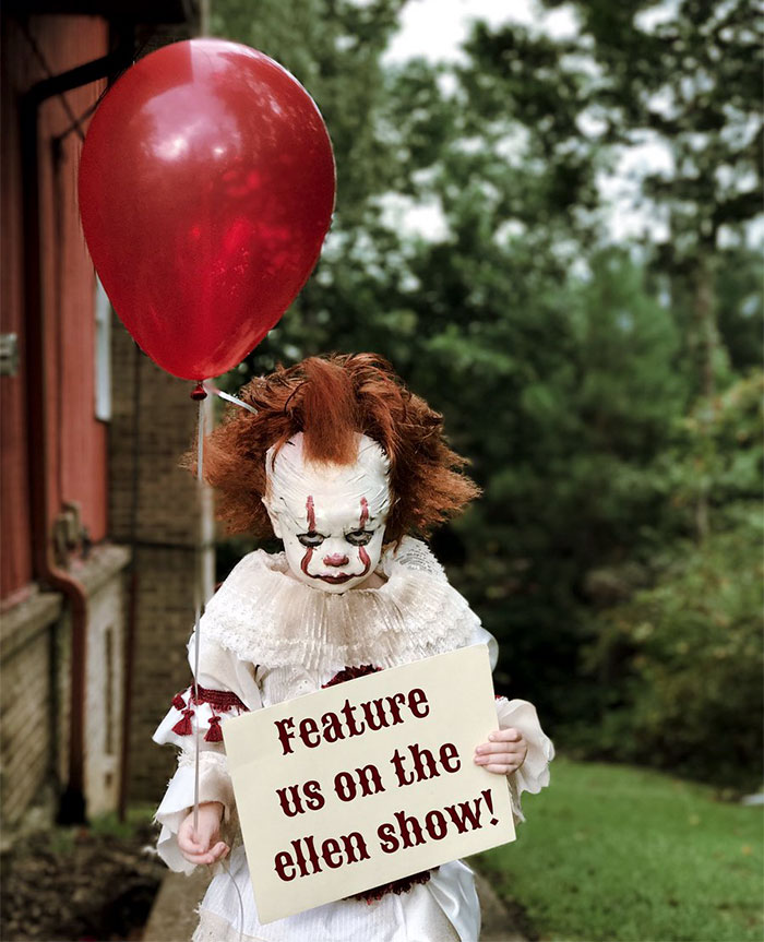 O fotógrafo Eagan Tilghman, de 17 anos, decidiu fazer um ensaio diferente com seu fofo irmão Louie, de apenas 3 anos. Para isso, se baseou em It, obra de Stephen King