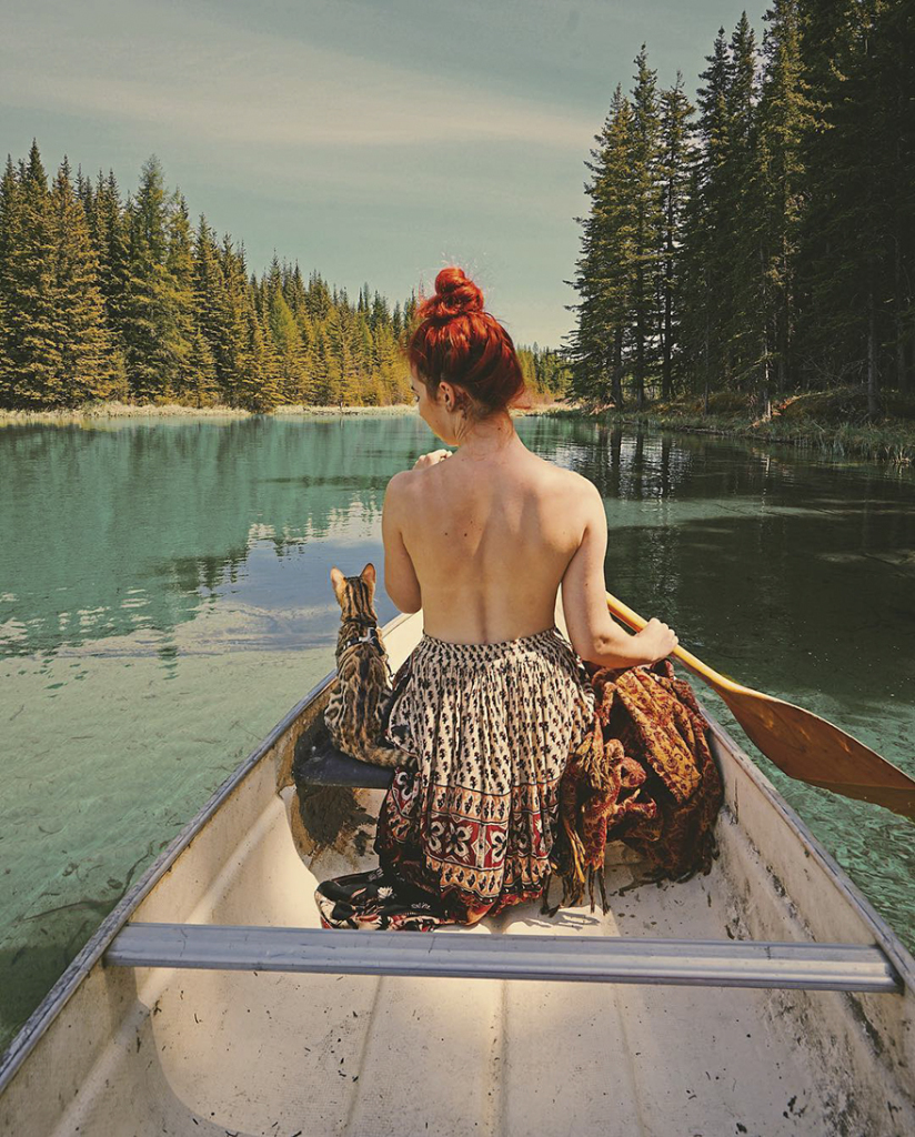 A bela é a estrela do Instagram @sukiicat, que tem mais de 157 mil seguidores, e mostra suas viagens pelo Canadá