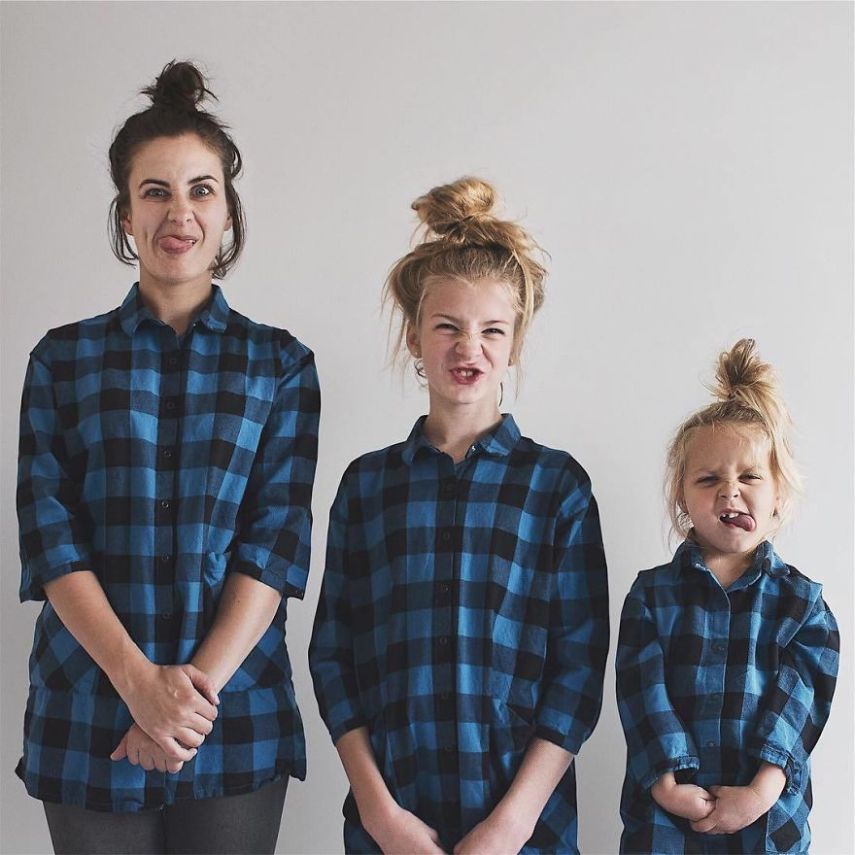 Dominique passou a publicar fotos combinando roupas com suas duas meninas, Amelia, de 11 anos, e Penny, de 4. O resultado das imagens começou a ficar tão fofo que ela e as crianças bombaram no Instagram e se transformaram em influenciadoras digitais, e hoje colecionam 309 mil seguidores no perfil @allthatisshe.