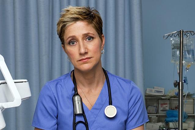 Edie Falco teve problemas com drogas e passou por um longo processo de recuperação. A atriz foi estrela de Nurse Jackie, uma enfermeira viciada em remédios.