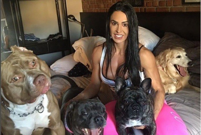  Gracyanne e cachorros