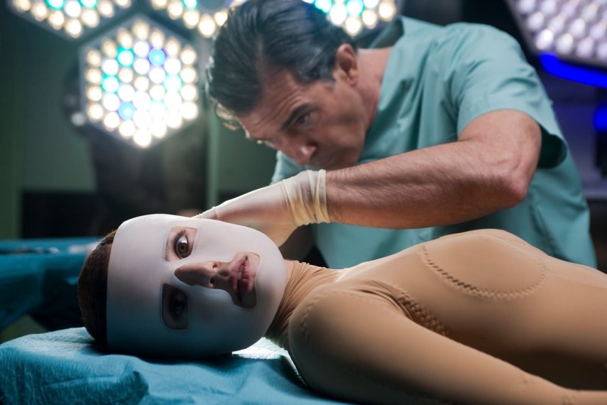 Sexo e suspense nas mãos de um mestre. Um dos melhores filmes de Almodóvar. Hitchcock aprovaria.