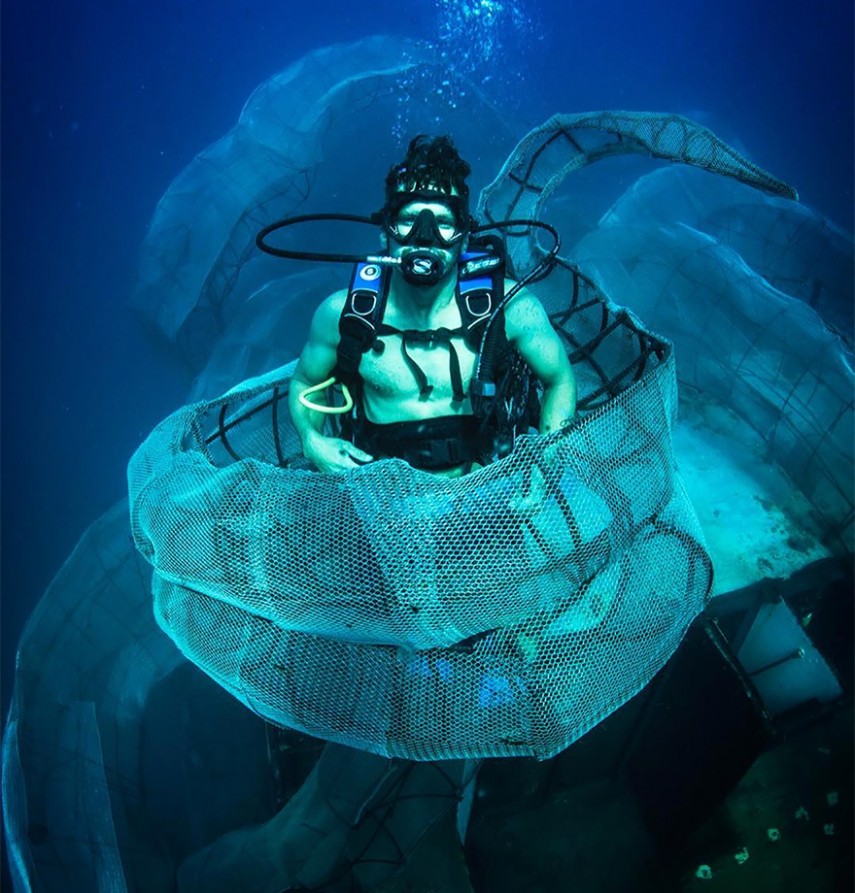 Uma escultura gigante de um Kraken foi afundada junto com um navio da Segunda Guerra Mundial, perto das Ilhas Virgens Britânicas, no Mar do Caribe, para criar um novo ecossistema de corais na região