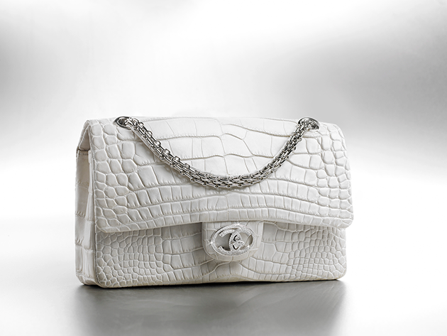 A bolsa Diamond Forever, da Chanel, tem 334 diamantes e detalhes em ouro branco. Existem apenas 13 peças em todo o mundo