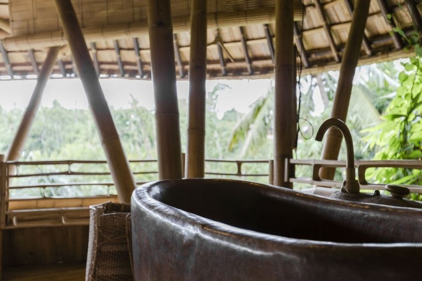 Nas redes sociais, tanta gente gosta de se imaginar tomando banho enquanto admira uma paisagem incrível pela janela que existe até uma hashtag que reúne os banheiros mais bonitos do mundo: #bathroomwithaview