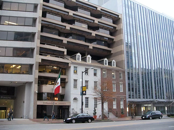  A construtora foi forçada a construir ao redor dessa casa em Washington DC  