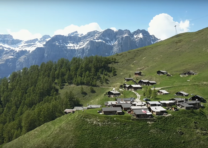 Um pitoresca vila da suíça chamada Albinen, que fica em Canton of Valais, está oferecendo uma boa quantidade de dinheiro para quem quiser se mudar para a remota comunidade