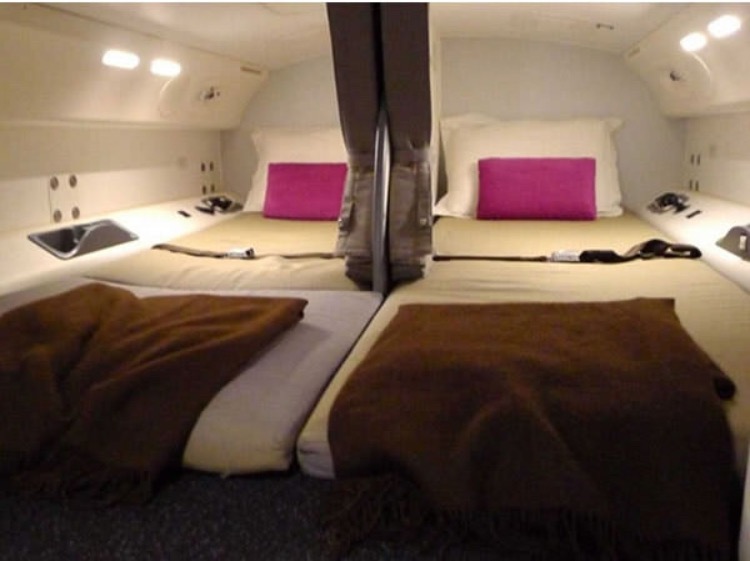 É aqui que comissários e a tripulação dormem durante voos longos