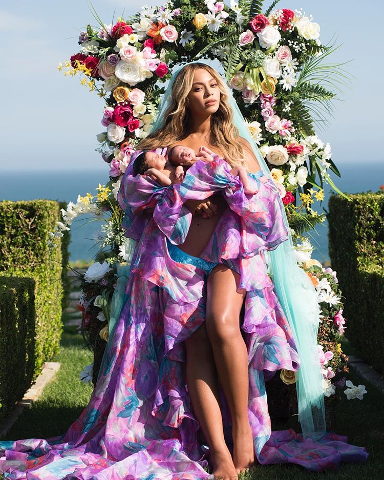 Primeira foto dos gêmeos de Beyoncé - 10,2 milhões de likes