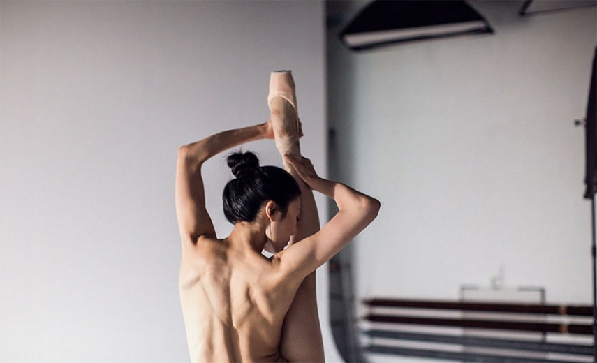 Dominika Cuda tirou a roupa de atletas de cross-fit, bailarinas, boxeadores, jóqueis e vários outros para fotos de um calendário beneficente