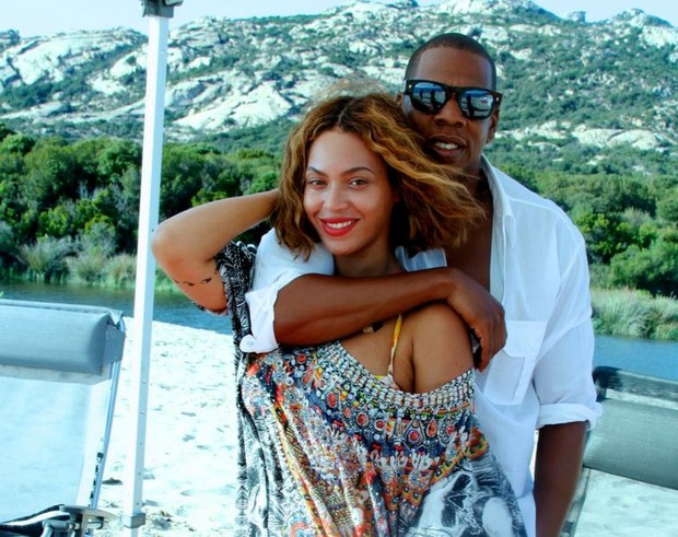 Sim, recentemente Jay-z escorregou feio e admitiu ter traído Bey, mas ela o perdoou. Tretas de casal à parte, nas férias eles sempre viajam para lugares paradisíacos e nos rendem fotos invejáveis. 