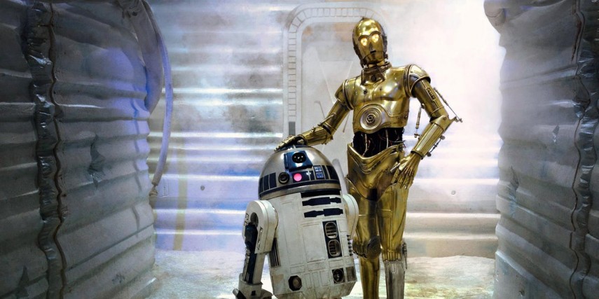 C-3PO (Anthony Daniels) e R2-D2 (Kenny Baker) são os únicos dois atores que participaram dos 6 filmes da saga. Porém, Baker morreu em 2016.