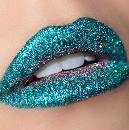 Inspire-se e se jogue na folia! Foto da @gogetglitter