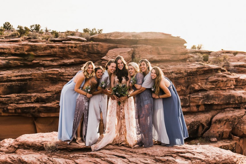 Ryan Jenks e Kimberly Weglin se casaram acima do deserto perto de Moab, Utah, onde ambos se apaixonaram e depois ficaram noivos. Os dois disseram 