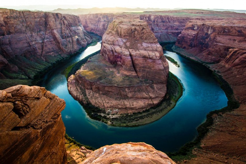 Subindo da quinta para a quarta posição entre os destinos mais procurados, os Estados Unidos continuam um destino popular para viajantes de todo o mundo. Visitar a cidade que nunca dorme ou passar a noite sob as estrelas em uma viagem ao Grand Canyon são só algumas das incontáveis opções