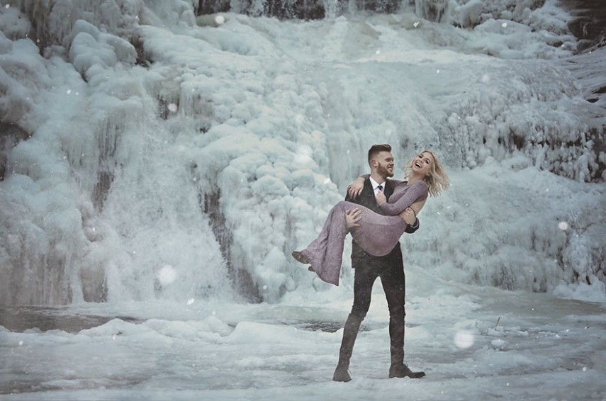 Josh Morris e Morgan Daye, do Tennessee (EUA), decidiram que o ensaio deles seria em frente a Bald River Falls, nos EUA, e enfrentaram um frio de - 3°C
