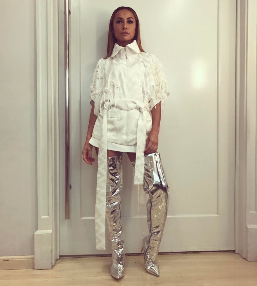 Sabrina é estilosa e gosta de ousar na hora de escolher um look. Seja para o Baile da Vogue ou para apresentar o seu programa, ela adora causar!