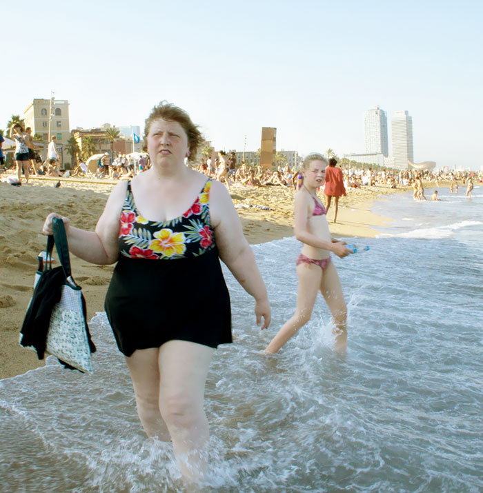 Wait Watchers é uma experiência social em forma de série fotográfica, que virou um livro. Nela, a fotógrafa Haley Morris capturou como os completos estranhos reagiam a pessoas com excesso de peso nas ruas.