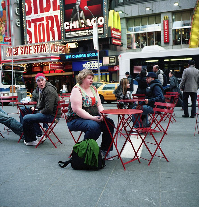 Wait Watchers é uma experiência social em forma de série fotográfica, que virou um livro. Nela, a fotógrafa Haley Morris capturou como os completos estranhos reagiam a pessoas com excesso de peso nas ruas.