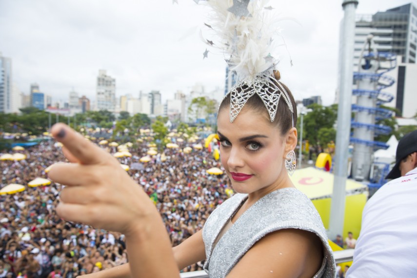 Paloma Bernardi , A Favorita, São Paulo