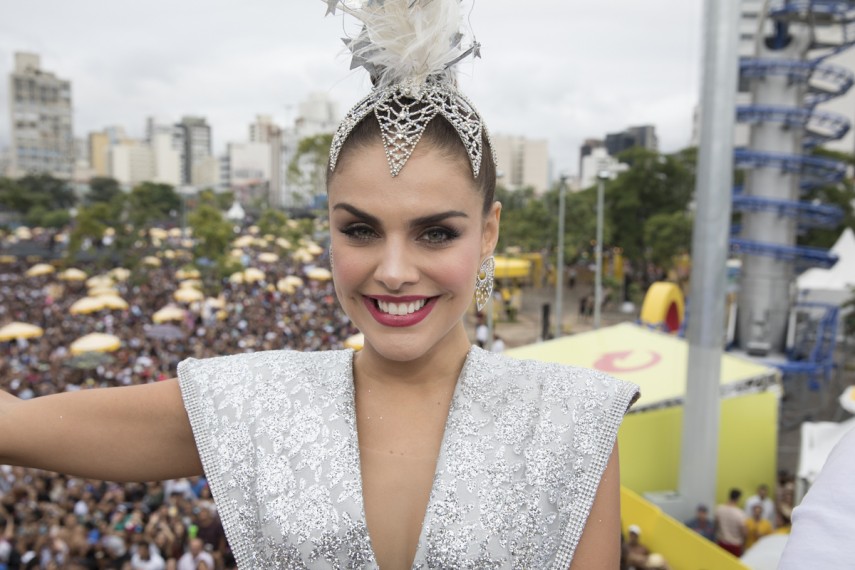 Paloma Bernardi , A Favorita, São Paulo