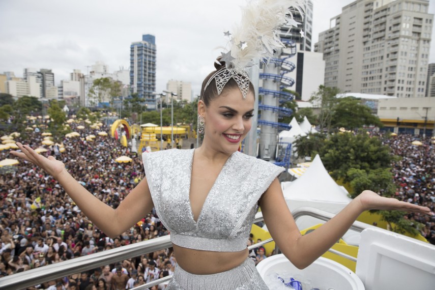 Paloma Bernardi , A Favorita, São Paulo