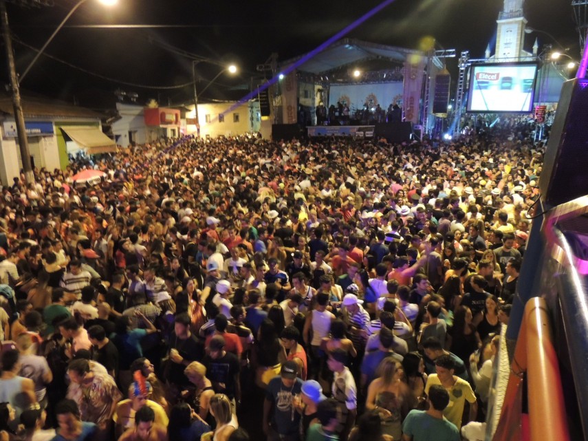 Cidadezinha troca calmaria por fervo