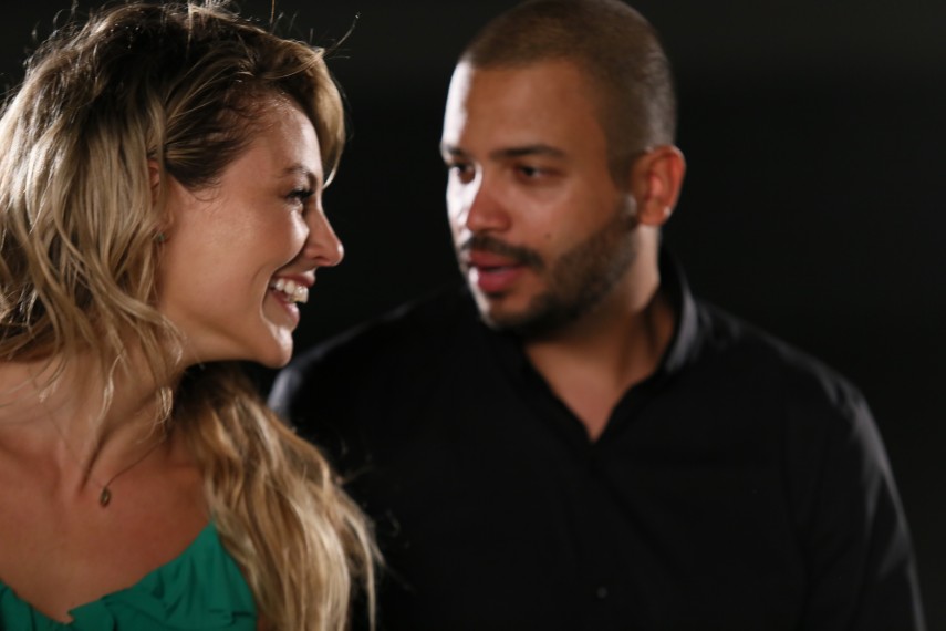 Paolla Oliveira e Projota estrelam o clipe